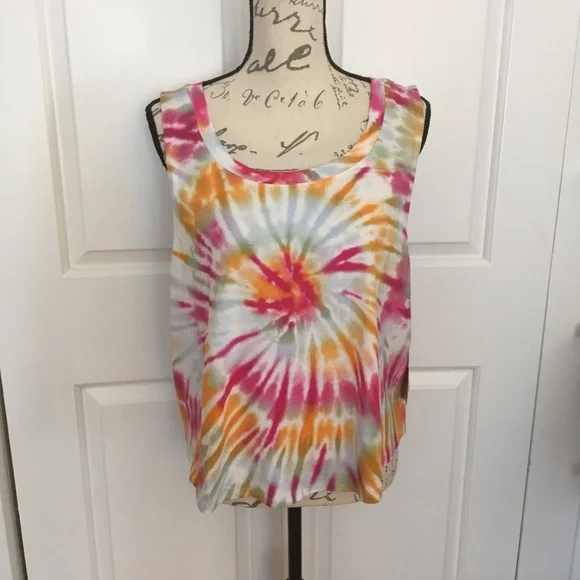 NWT! Tie-Dyed Twist Back Tank Top - Picture 3 of 8
